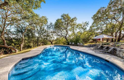 Hill country gem with private pool, deck, firepit, Ping-Pong, foosball, & WiFi - Photo 9