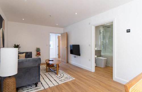 Stylish 2-Bedroom Stay with All Comforts of Home # 2 - Foto 8