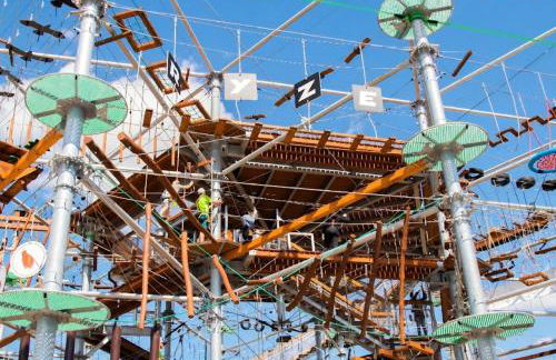 Blue Boho Music and Meme House Four Bedroom Home with Arcade near Westport Plaza - Foto 38