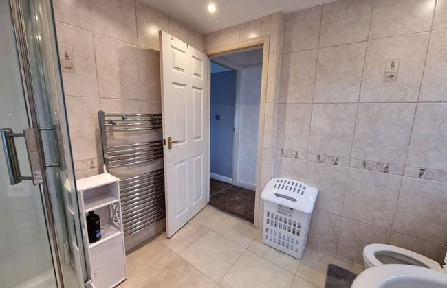 3 Bed Spacious House With Parking - Foto 26