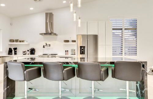 7 Mi to State Farm Stadium Family Home with Pool - Foto 9