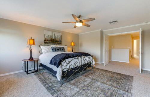 Lakefront Living! Huge Phoenix Home with Pool Table - Foto 19