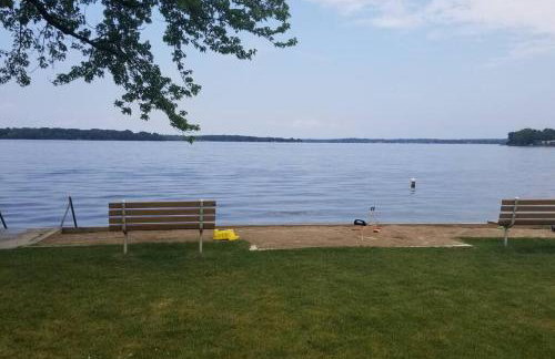 Chain O Lakes Nautical 4Bed 3Bath Waterfront with Bonus Room, Large Deck and Hot Tub - Foto 7