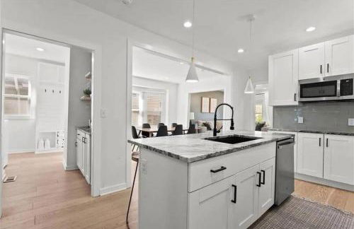 Newly Renovated! Beautiful home with game room. - Foto 12