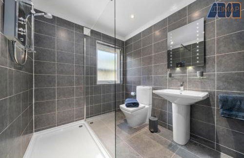 Large Family Home with Hot Tub or Jacuzzi, Log Burner - Foto 23