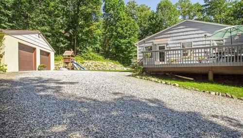 Large Private House on 5 Wooded Acres. Total Privacy! - Photo 2, Garden