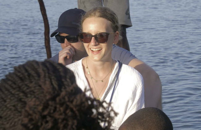 Paseo en canoa por el río Congo al atardecer - Foto 9