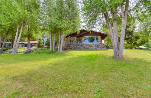 1 Mi to Dtwn! Lakefront Earl Young Charlevoix Home - Foto 34