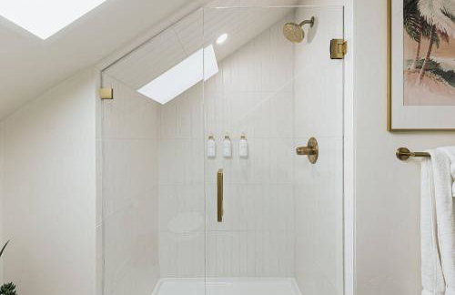 Luxe Victorian Retreat • Walk to Downtown - Foto 57