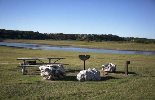 RUSTIC BLUEBONNET CABIN With VIEW BY HIDDEN FALL PARK - Foto 6