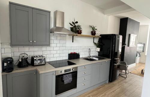 Modern 2 bedroom beach house - Photo 10