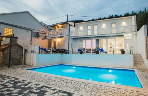 Holiday home Leko with outdoor pool and hot tub , can fit 22 people - Foto 21