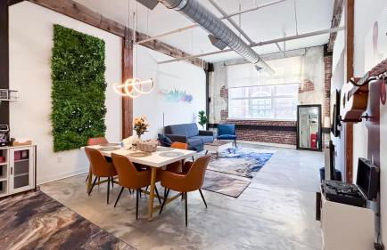 The Stallion #106 - Walk to Museums, Luxe Loft with free gated parking - Foto 2