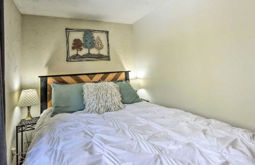 Cozy Cabin with Sunroom and Cacapon River Access! - Foto 13