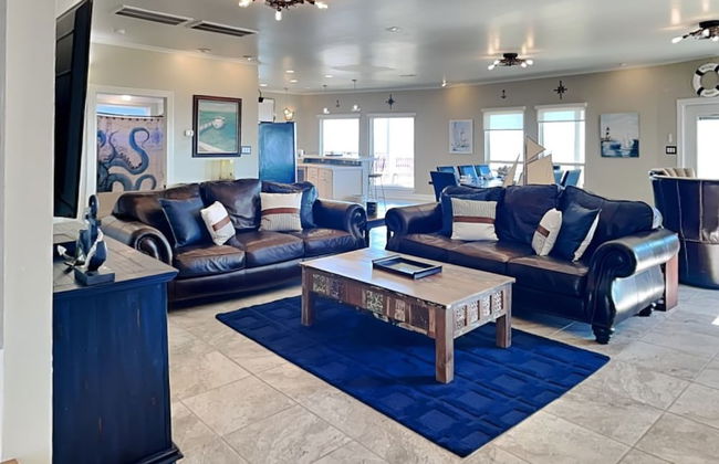 Lighthouse By the Sea - Photo 16