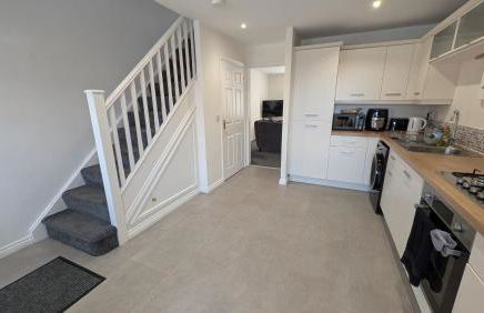 Large Modern House with Private Parking - Foto 28