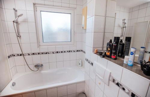 bold & black - balcony - Netflix - Wifi - 5 Person - Foto 13