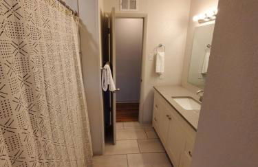 South Side Chic 3Br 1Ba 10mn to McConnell Spirit - Photo 25