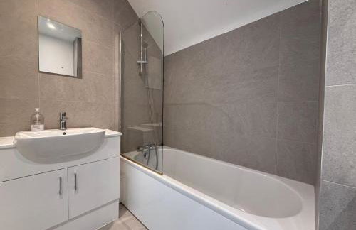 Egham Modern Two Bedroom Apartment - Foto 6