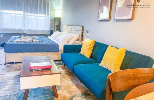 The Moose #5 - Modern Comfy Studio with King Bed, Free Parking & Fast WiFi - Foto 13