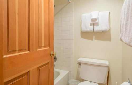 Greyhawk Condo 09 - Photo 14