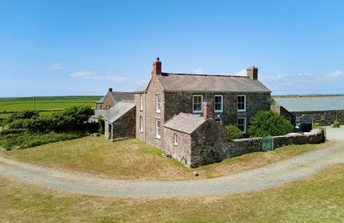 Bosistow Farmhouse - Photo 2