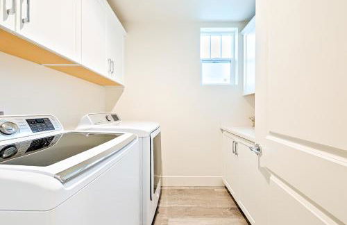 Modern 4BR - Private Balcony - Garage Parking - Foto 26