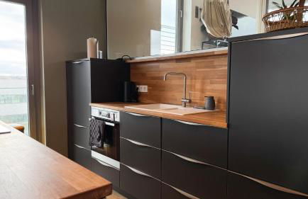 Stylish Riverfront Penthouse with Skyline View - Foto 26