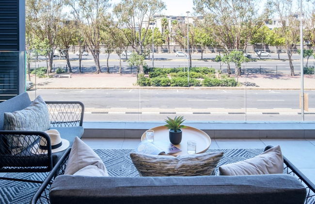 Urban Chic Apartment Close to Waterfront Warwick - Photo 27