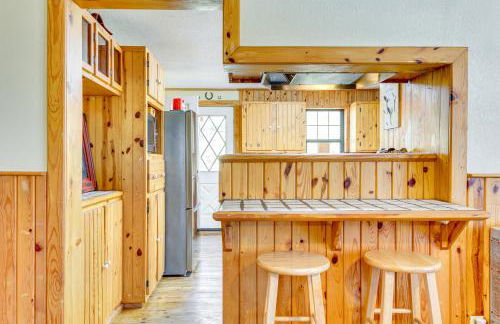 Hike, Fish and Explore Family Cabin in Sulphur! - Foto 9