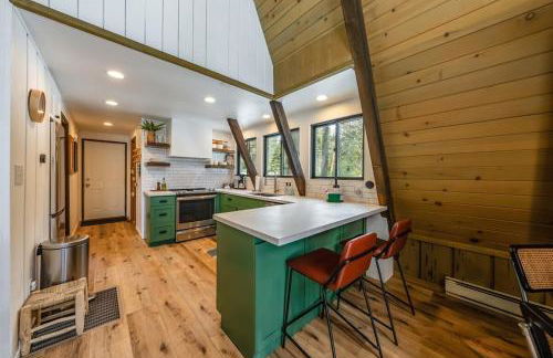 Dogwood Peak Mid-Century A-Frame with AC Style - Foto 29