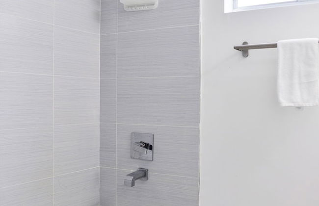 Stylish Stay by Wynwood & Biscayne Bay - Photo 22