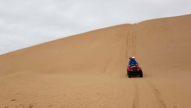 Pilotando pela areia
