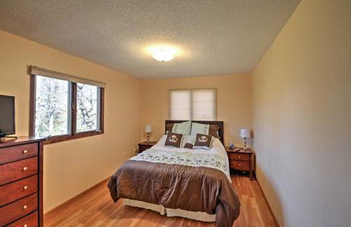 Quaint Duluth Hideaway with Private Fenced-In Yard! - Foto 12