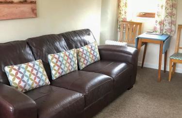 Court Farm Holiday Bungalows Ltd - Photo 4