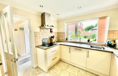 3 bedroom house with ample parking and garden - Foto 8