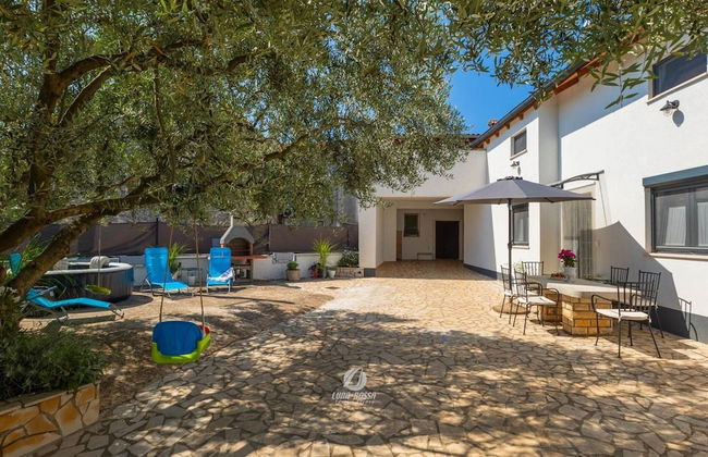 Adorable Home With Private Garden and Bubble Bath - Foto 33