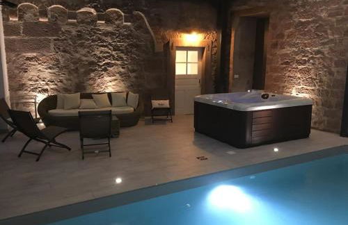 Gîte La Tour des Remparts Pool & Jacuzzi - Foto 48