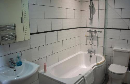 Morecambe Central balcony with sea view - Photo 6