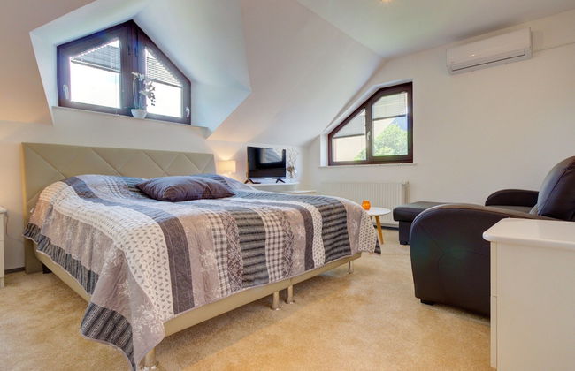 Charming Apartment in Bled Near Lake - Photo 4