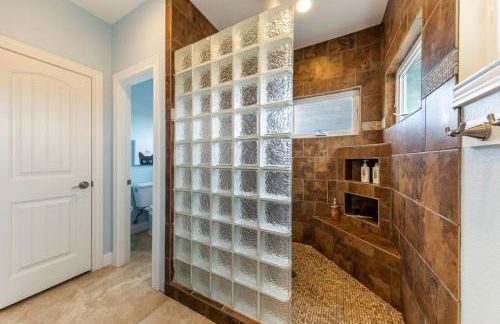 5BR 3BA Spicewood Prime Waterfront w Dock, Theater and Game Room by Austin Vacay - Foto 49