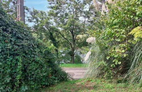 3 Bedroom Gorgeous Apartment In Confolens - Foto 12