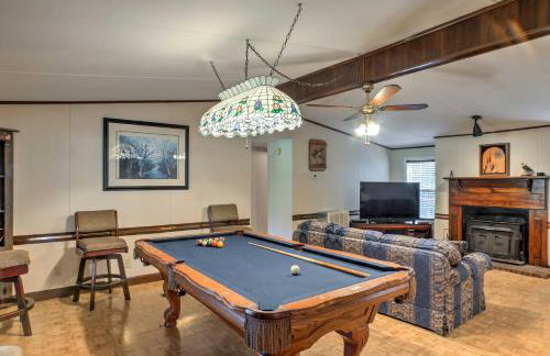 Ooltewah Cabin with Grill, Pool Table and Porch! - Foto 4