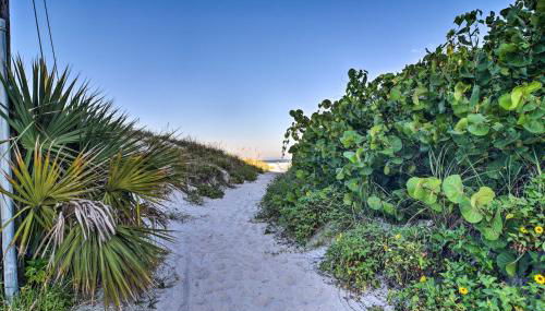 Coastal Sea Side Townhome - Walk to Beach! - Foto 2