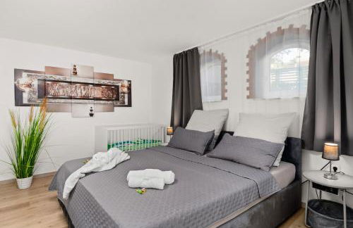 MOLA Apartments-Ferienwohnung für 5 Personen-separater Eingang-Gratis Parkplatz-Terrasse-Grill-Highspeed WLAN-auch für Langzeit geeignet - Foto 9