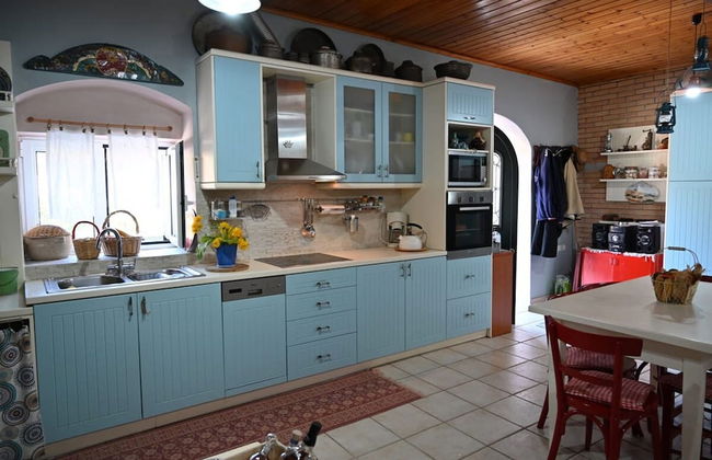 Kalavrita Winter Retreat - Homely Spacious Chalet - Foto 11