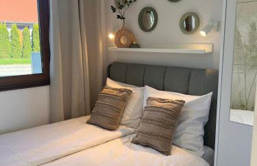 Domek nad samym brzegiem jeziora z prywatną "4-You" - Photo 9