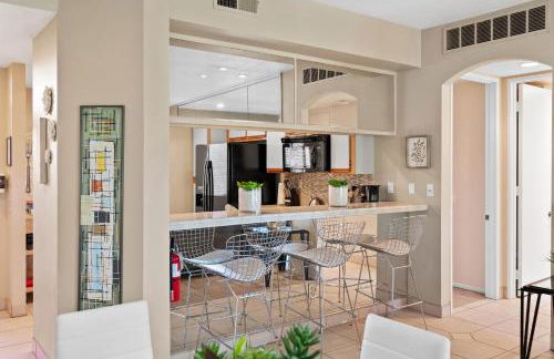 Midnights at the Oasis - Foto 8