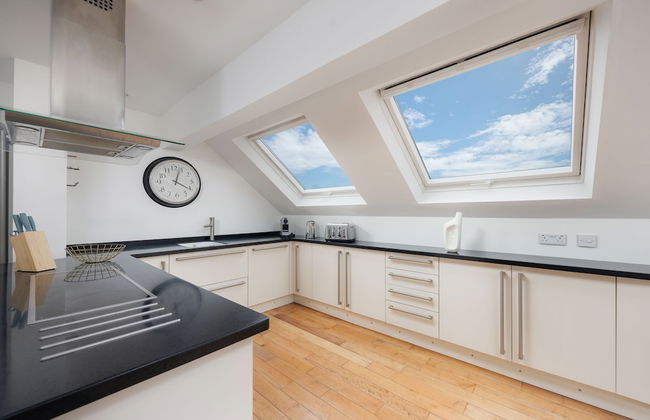 Modern 3 Bed Apartment - Parking - Foto 15