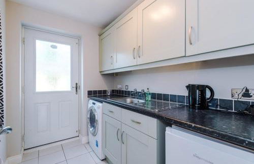 Charming Townhome Retreat, close to Manchester - Photo 14